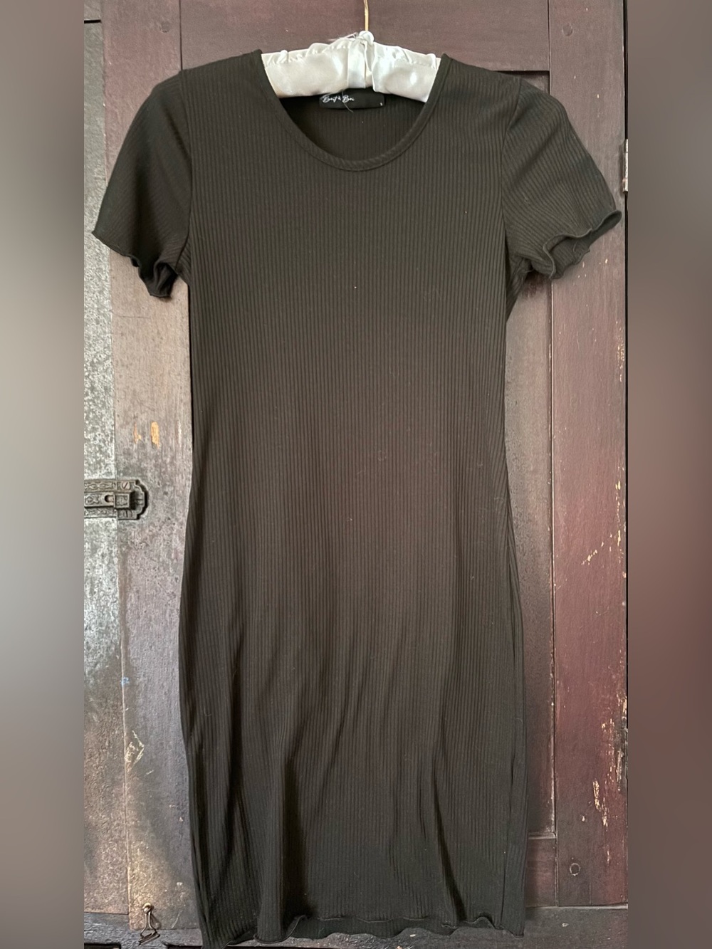 Classic Black Ribbed Short-Sleeve Women’s Dress